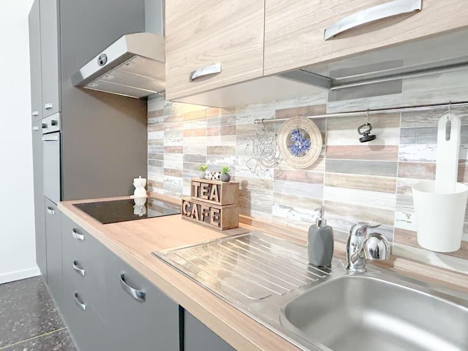 Free Parking - Elegante Casa Con Wifi -Smarttv Apartment Savona Exterior foto